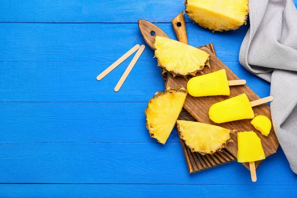 Board Tasty Pineapple Popsicles Color Wooden Background — Stock Photo, Image