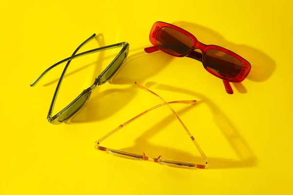 Different Female Sunglasses Color Background — 스톡 사진