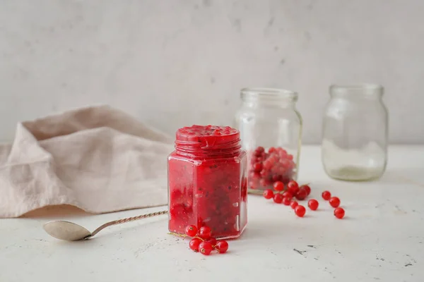 Jar Red Currant Jam Berries Light Background — Stock Photo, Image