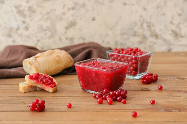 Composition Red Currant Jam Berries Sandwich Wooden Table — Stock Photo, Image