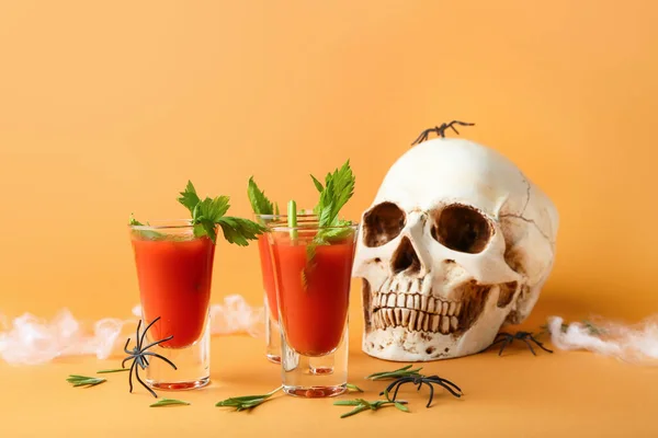 Shots Smaczne Krwawe Koktajl Mary Urządzone Halloween Tle Koloru — Zdjęcie stockowe