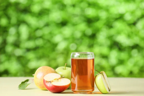 Glass Tasty Apple Juice Table Outdoors — Stock Photo, Image