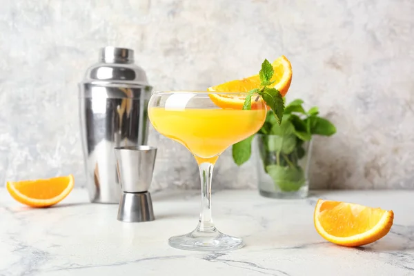 Glas Orange Margarita Cocktail Ljus Bakgrund — Stockfoto