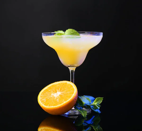 Glas Lekkere Margarita Cocktail Donkere Achtergrond — Stockfoto