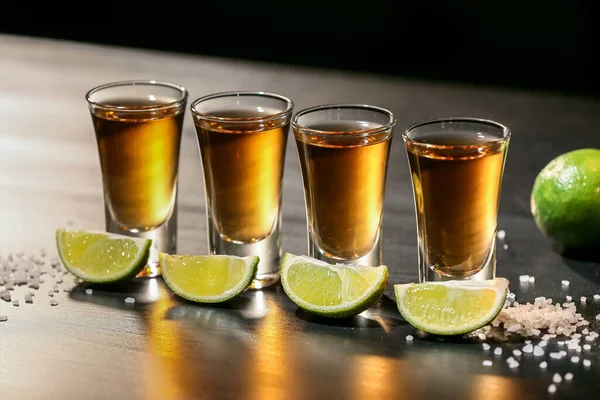 Tomas Tequila Sabroso Con Lima Mesa Bar —  Fotos de Stock