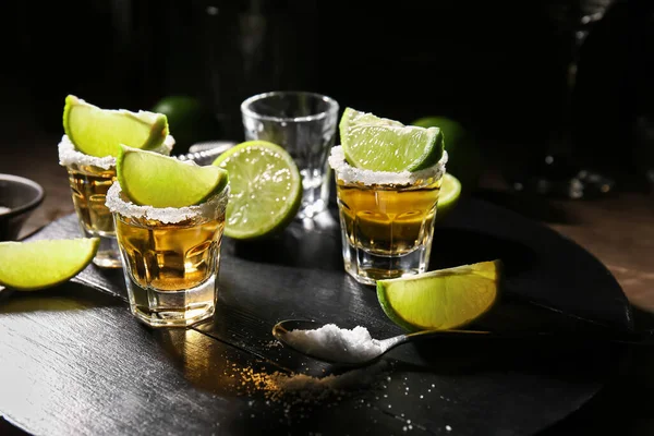Tomas Tequila Sabroso Con Lima Mesa — Foto de Stock