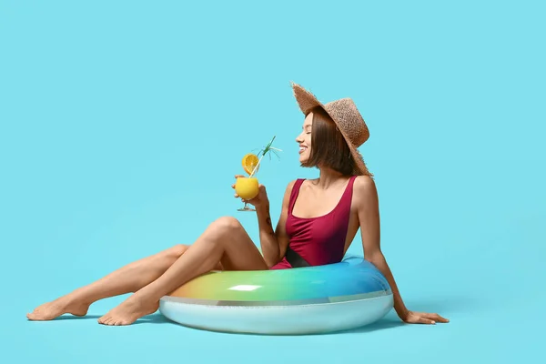 Young Woman Cocktail Inflatable Ring Color Background — Stock Photo, Image