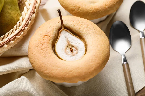Tasty Pear Pot Pie Table — Stock Photo, Image