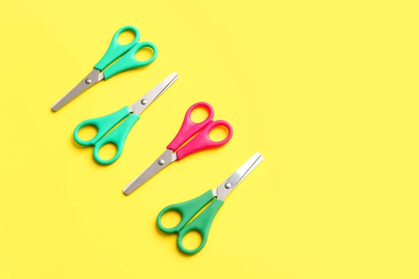 Pink Scissors Green Ones Color Background Concept Uniqueness — Stock Photo, Image