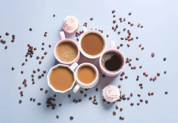 Bekers Van Lekkere Koffie Kleur Achtergrond — Stockfoto