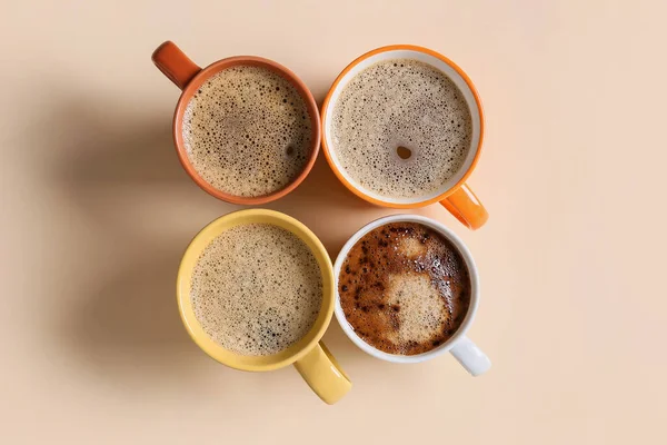 浅色背景的美味咖啡 — 图库照片