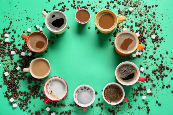 Frame Gemaakt Van Kopjes Met Lekkere Koffie Kleur Achtergrond — Stockfoto