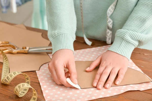 Young Woman Working Sewing Pattern Studio — Stock Photo, Image