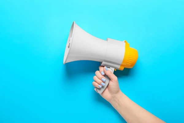 Vrouw Met Megafoon Kleur Achtergrond — Stockfoto