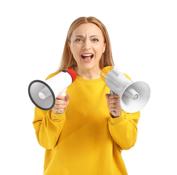 Volwassen Vrouw Schreeuwen Megafoons Witte Achtergrond — Stockfoto