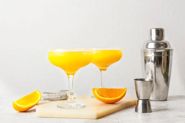Bril Van Oranje Margarita Cocktail Shaker Lichte Ondergrond — Stockfoto