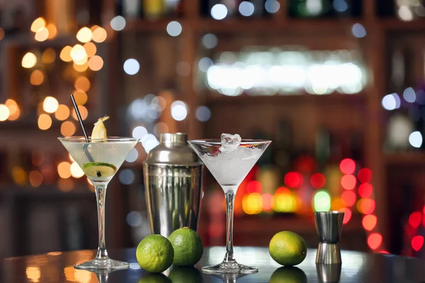 Glasses Margarita Cocktail Limes Shaker Table Bar — Stock Photo, Image