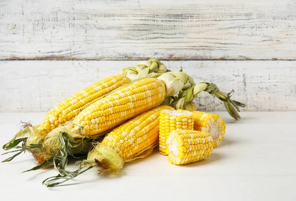 Fresh Corn Cobs White Wooden Table — Stock Photo, Image