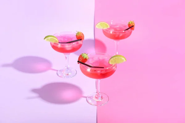 Glasses Tasty Cosmopolitan Cocktail Color Background — Stock Photo, Image