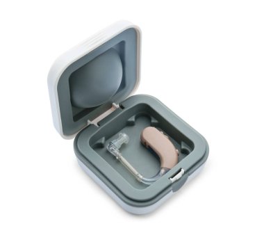 Beyaz arka plan üzerinde işitme cihazı ile kutu