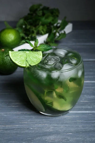 Masada Bir Bardak Taze Mojito — Stok fotoğraf