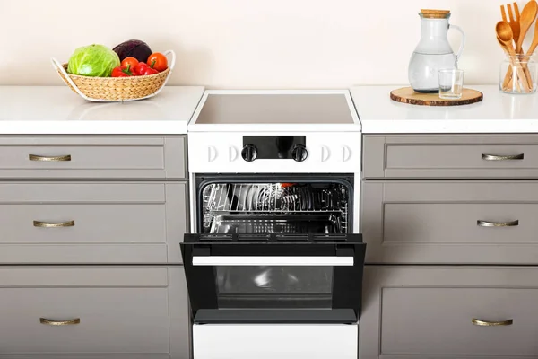 Furnitur Modern Dengan Oven Listrik Dapur — Stok Foto
