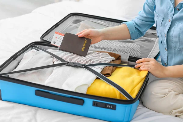 Female Tourist Packing Suitcase Home — Stock Photo, Image