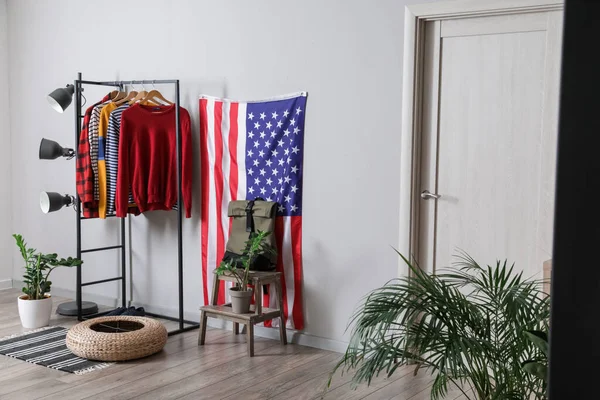 Interior Del Elegante Pasillo Con Bandera — Foto de Stock