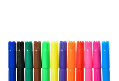 Beyaz arkaplanda renkli işaretler