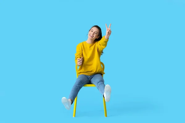 Young Woman Imaginary Steering Wheel Showing Victory Gesture Color Background — Stock Photo, Image