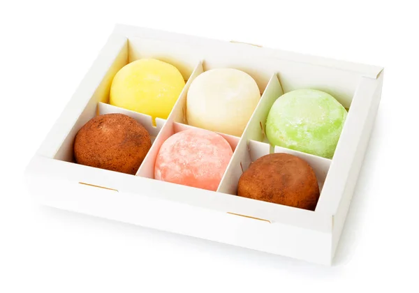 Box Chutnými Japonskými Mochi Bílém Pozadí — Stock fotografie