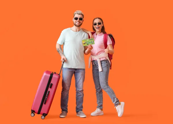 Couple Tourists Color Background — Stock Photo, Image