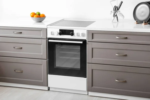 Penghitung Modern Dengan Oven Listrik Dapur — Stok Foto
