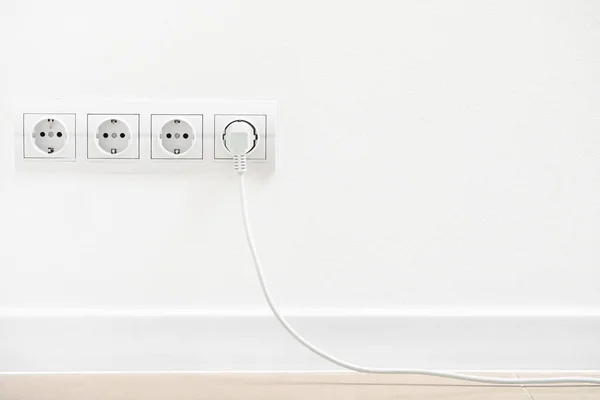 Elektriskt Uttag Med Plugg Lätt Vägg — Stockfoto