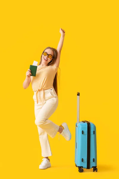 Happy Female Tourist Color Background — Stock Photo, Image