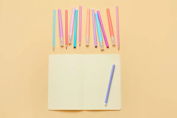 Colorful Markers Pencils Blank Notebook Color Background — Stock Photo, Image