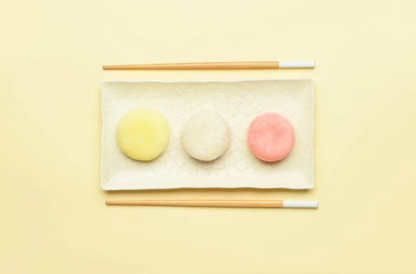 Tray Tasty Japanese Mochi Chopsticks Color Background — Stock Photo, Image