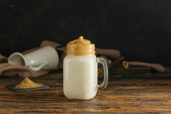 Mason Jar Tasty Dalgona Hojicha Latte Table — Stock Photo, Image