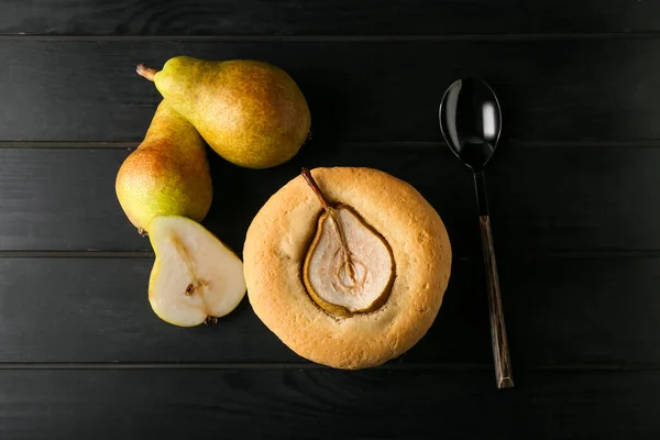 Tasty Pear Pot Pie Fresh Fruits Dark Wooden Background — Stock Photo, Image