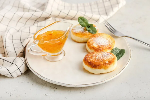 Plate Tasty Cottage Cheese Pancakes Jam Light Background — Stock Photo, Image