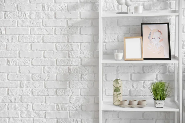 Plank Eenheid Met Moderne Schilderen Blanco Fotolijst Verschillende Decor Buurt — Stockfoto