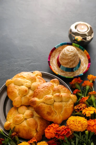 Pan Los Muertos Sombrero Sombrero Flores Caléndula Sobre Fondo Oscuro — Foto de Stock