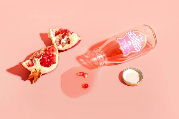 Spilled Kombucha Tea Pomegranate Color Background — Stock Photo, Image