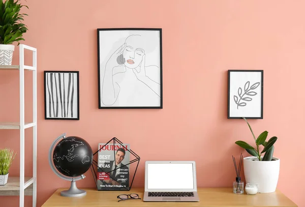 Modern Workplace Paintings Frames Laptop Color Wall — Stock Photo, Image