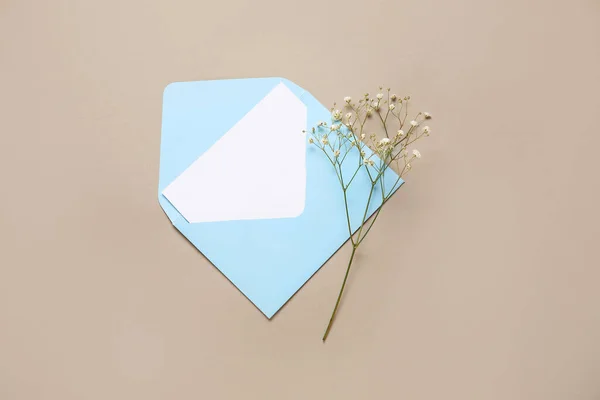 Envelope Blank Card Flowers Grey Background — Stock Photo, Image
