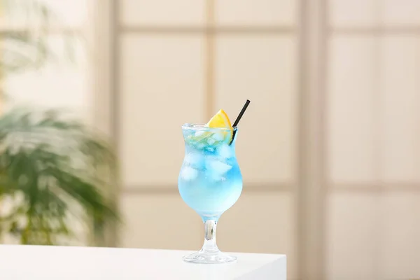 Glas Blue Lagoon Cocktail Tafel — Stockfoto