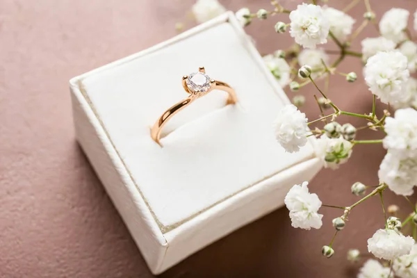 Box Engagement Ring Beautiful Flowers Color Background — Stock Photo, Image