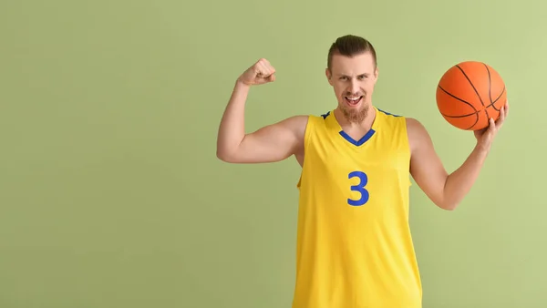 Renkli Arka Planda Yakışıklı Basketbol Oyuncusu — Stok fotoğraf