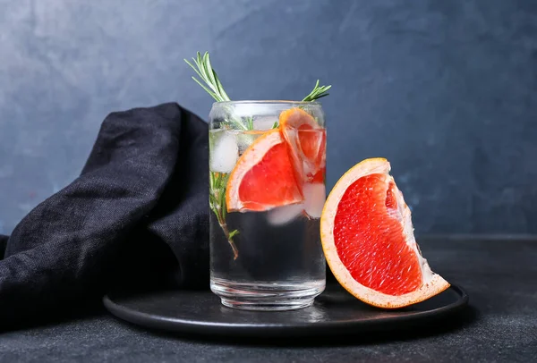 Glass Cold Gin Tonic Grapefruit Slices Dark Background — Stock Photo, Image