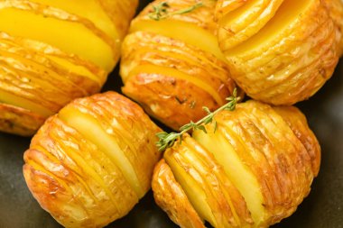 Lezzetli fırında patates.